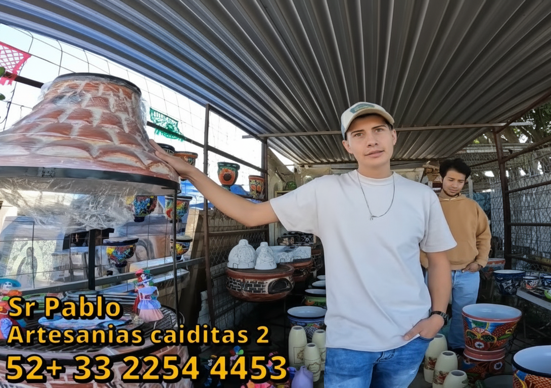Pablo García, fabricante de talavera en Artesanías Caiditas 2, Tonalá, Jalisco